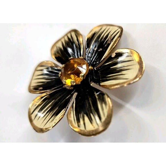 Vintage Gold tone Daisy Brooch With Amber Rhinestone Center Black Accent Pin - Picture 10 of 10
